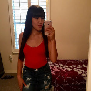 Meet your Posher, Claudia